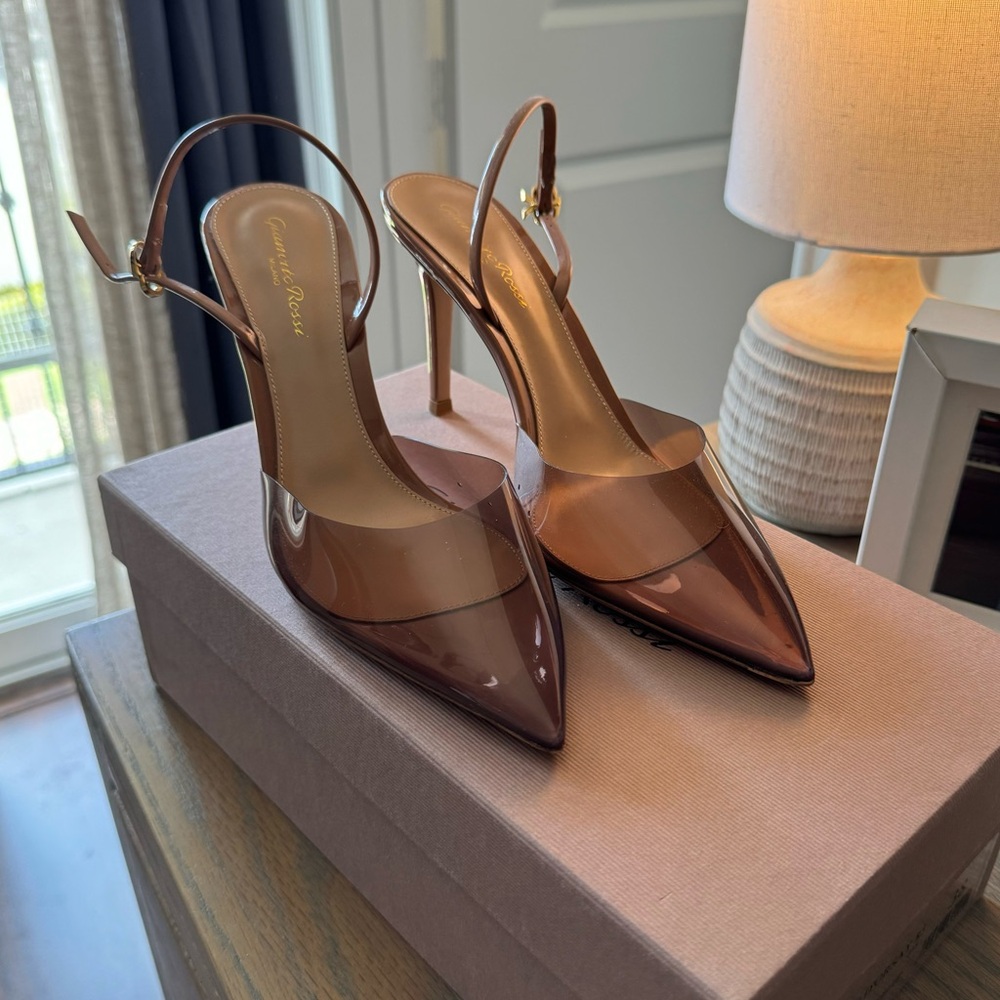 Gianvito Rossi D’Orsay heels in blush